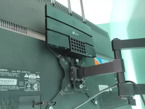 Additional support for tv stand