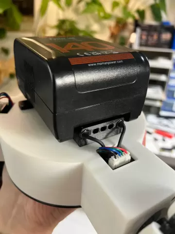 V mount plate with power rails