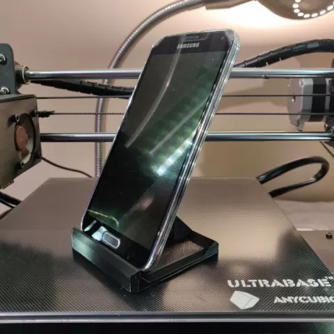 Simple Phone Dock by Steven