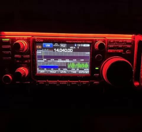 IC-7300 LIGHT BAR