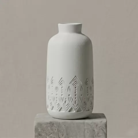 VASE 9