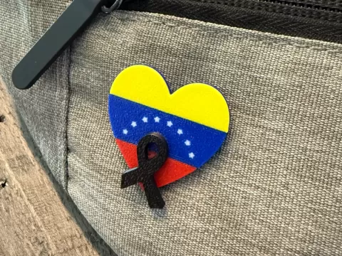 Venezuela Heart & Memorial Ribbon Pin