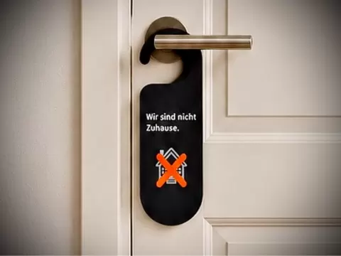 Türschild WIR SIND NICHT ZUHAUSE