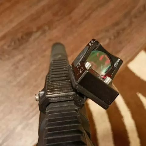 Corner mount for Red Dot