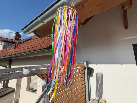 Windspiel mit Bändern Garten Deko