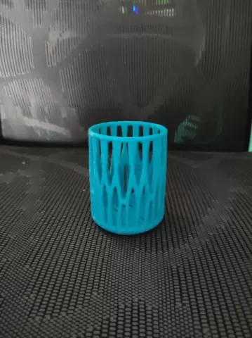 Container with gaps