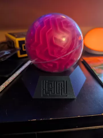 Maze Ball Stand