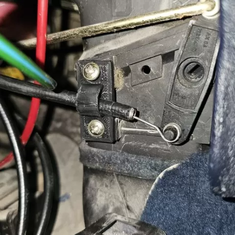 W201 W124 AC Vent Control Cable Holder