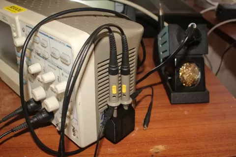 Scope probe holder for DS1052E