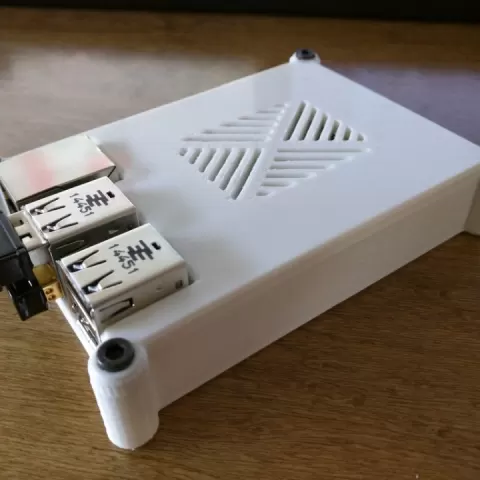 Raspberry Pi 2 case (vented with external screws) by Chris Loidolt