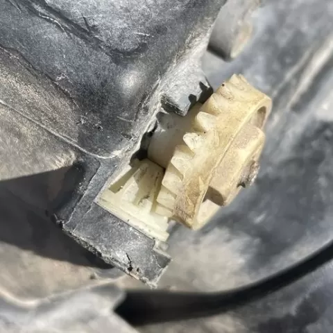Headlight adjustment gears