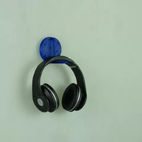 Headphone Holder by Alex Serbousek