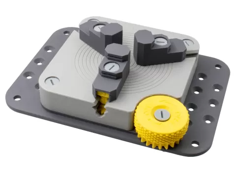 Bench Mountable 4-Jaw / 3-Jaw / 2-Jaw Vise with Swappable Jaws - 100% Printable!