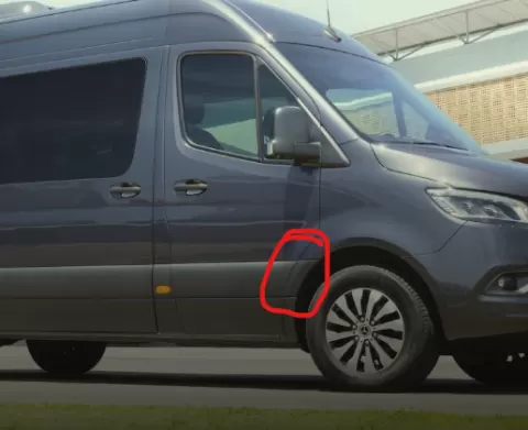 déflecteur / garniture d'aile avant (Front Wheel Arch Molding Trim) du Mercedes Sprinter W907 2019-2025 OEM 910-690-00-00-9K83