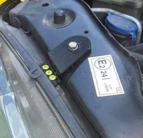 Peugeot 306 headlight support