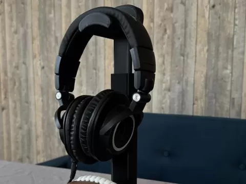 Telescopic headphones stand