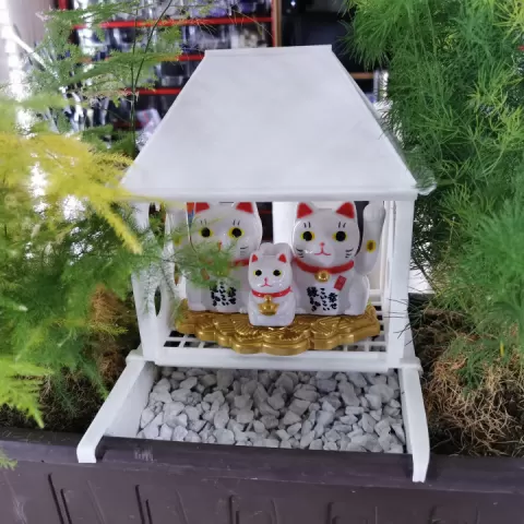 Flower pot house by SmileyFace28