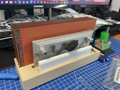 Cutting Board Stand