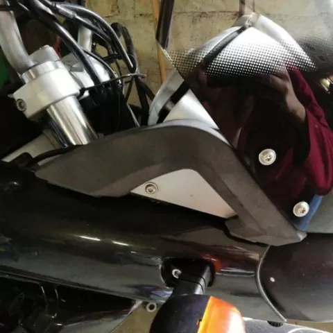 Windshield bracket for BMW F 650 CS