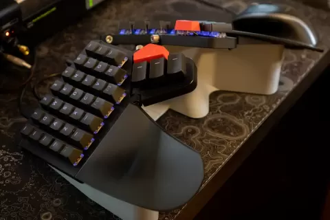 ergonomic zsa moonlander tilt stand