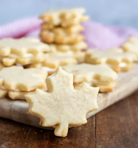 Maple leaf cookie cutter