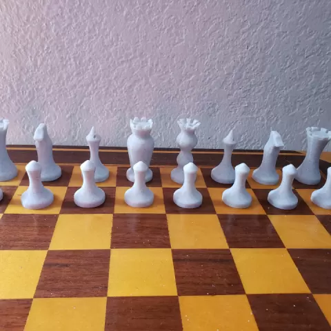 Curvy Chess Set by alexander dabney