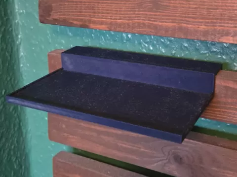 Mobile shelf for headboard