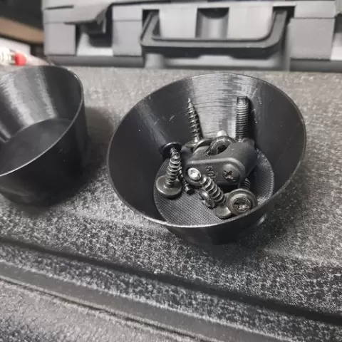 Magnetic Screw Cup
