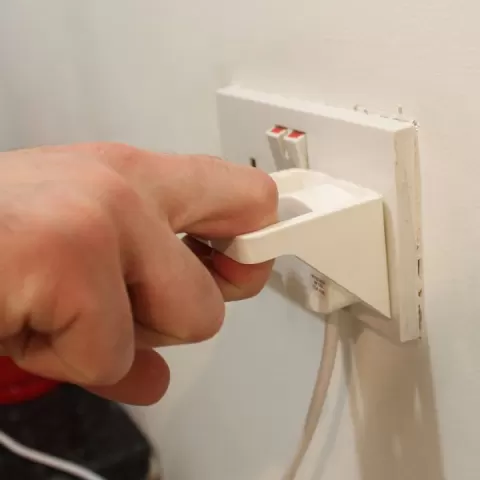 Plug Pull by Luca Parmegiani