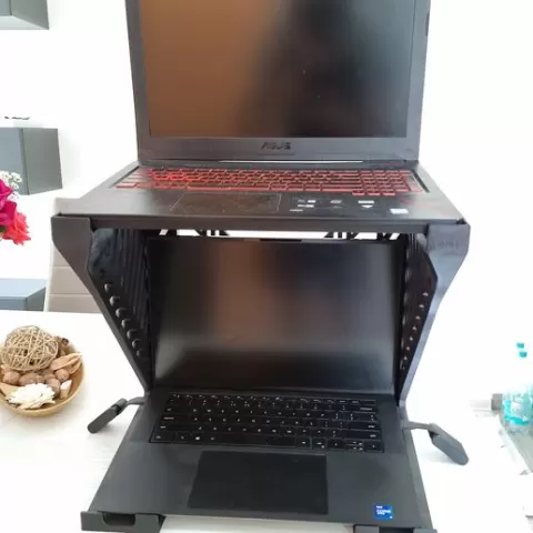 Suport for two laptops