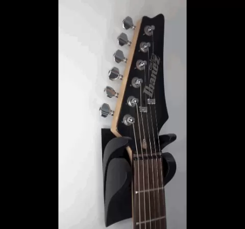 GUITAR AND UKULELE WALL MOUNT