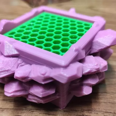 MINECRAFT-STYLE SOAP DISH WITH MINERALS