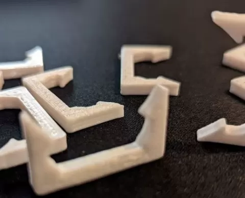 Polystirene clip