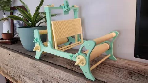 Fall is looming !! The weaving loom