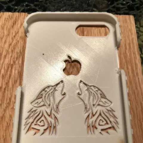 iPhone 8 Plus Bumb Case with Two Wolves Howling to Apple